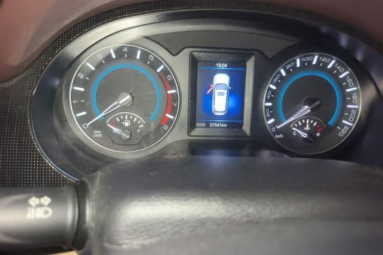 Used Haval H2 2016 Red Label 1.5T Manual Two-Wheel Drive Elite Model Odometer Close Up