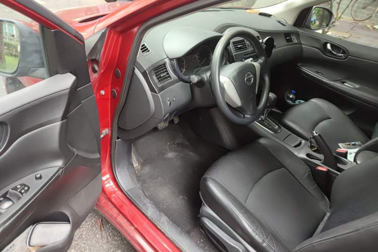 Used Nissan Tiida 2013 1.6L CVT Cool Cafe Edition
