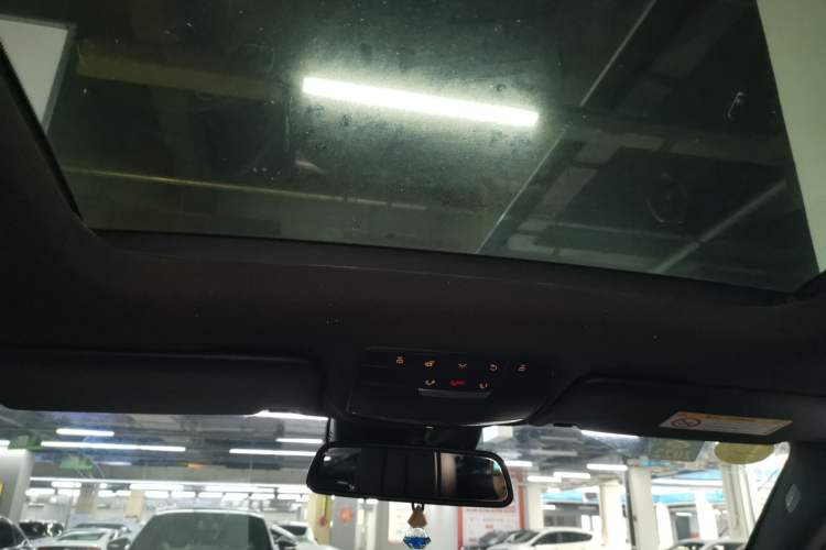 Used Mercedes-Benz GLC 2018 Facelift GLC 260 4MATIC Luxury Edition Headliner