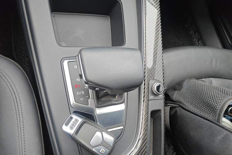 Used Audi A4 2022 Avant 40 TFSI Fashion Dynamic Model Gear Lever