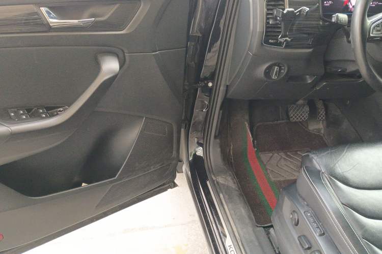 Used Skoda Kodiaq 2019 Facelifted TSI330 5-Seater Two-Wheel-Drive Luxury Enjoyment Edition China VI Standard Driver Seat