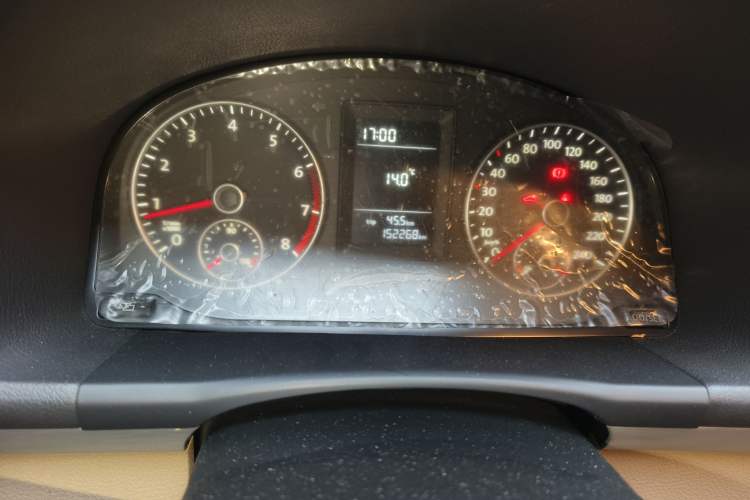 Used Volkswagen Touran 2011 1.4T Manual Zhiya Edition 5 Seats Odometer Close Up