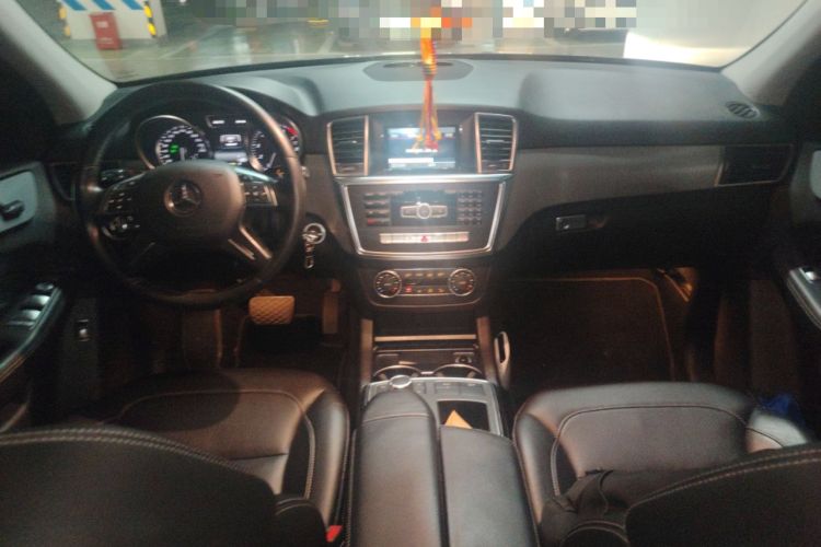 Used Mercedes-Benz M-Class 2015 ML 320 4MATIC Center Console