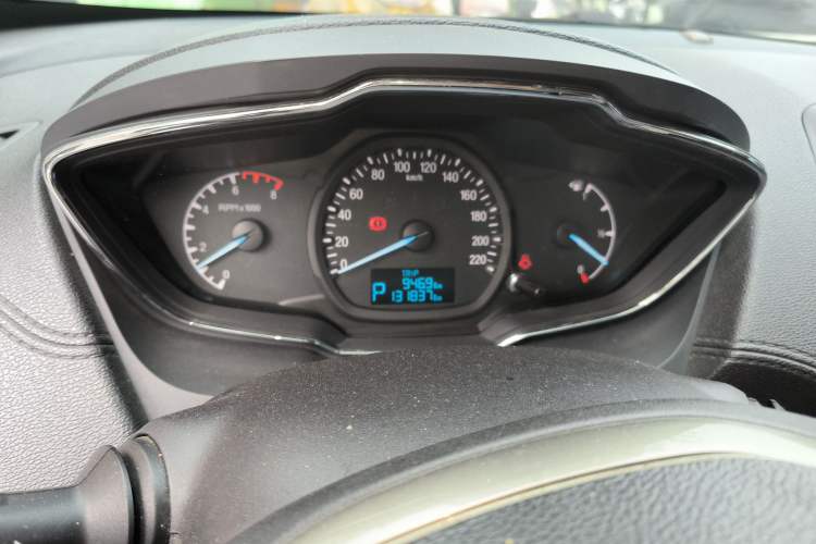 Used Ford Escort 2015 1.5L Automatic Fashion Model Odometer Close Up