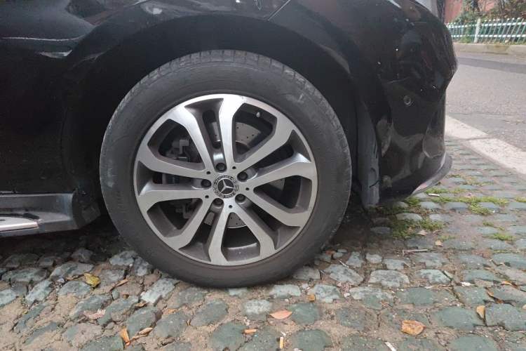 Used Mercedes-Benz GLE 2018 GLE 320 4MATIC Dynamic Edition Collector's Edition Right Front Wheel Hub