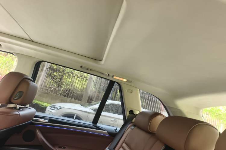 Used BMW X5 2011 xDrive35i Leading Model Headliner