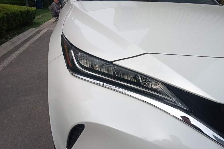 Used Toyota Harrier 2022 Dual-Engine 2.5L CVT Two-Wheel Drive Luxury Edition Exterior 3