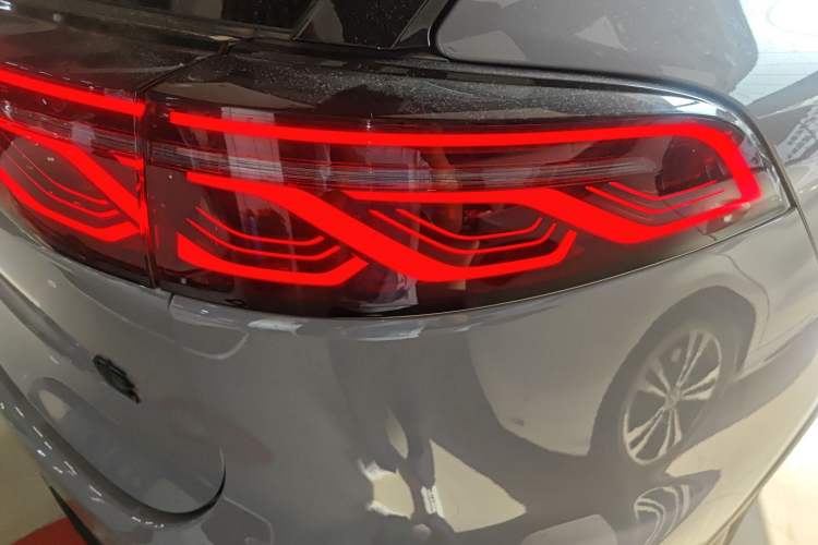 Used BYD Tang New Energy 2025 DM-i 115KM Cloud Ride Flagship Model Right Rear Taillight