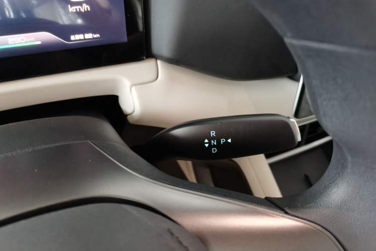 Used BYD Yuan UP 2025 Model 301KM Leading Version Gear Lever