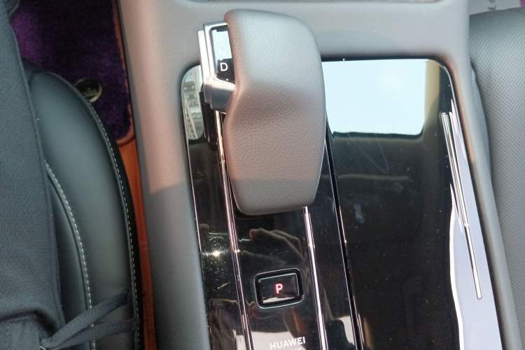 Used Hima AITO M7 2024 1.5T Rear-Drive Plus Version 6 Seats Gear Lever