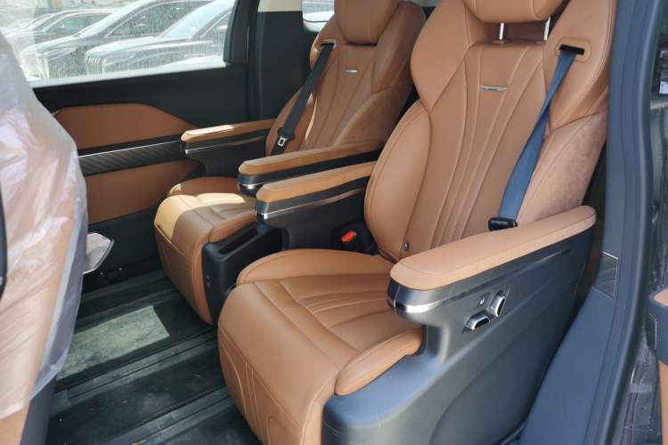 Used Hongqi HQ9 PHEV 2024 2.0T Four-Wheel Drive Business Edition
