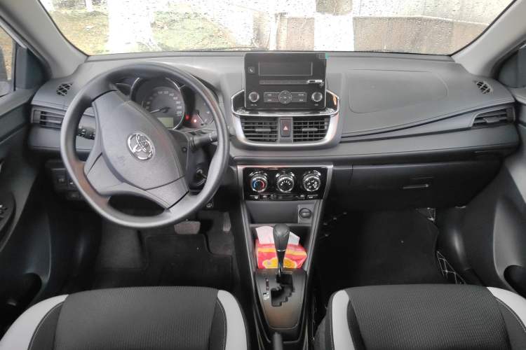 Used Toyota YARiS L Zhi Xuan 2020 1.5L CVT Leading Edition Center Console