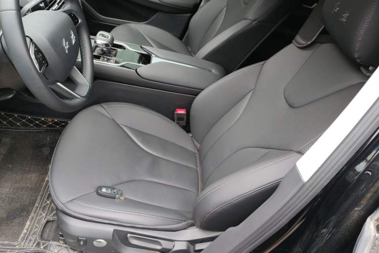 Used Hongqi E-QM5 2023 Base Travel Edition
