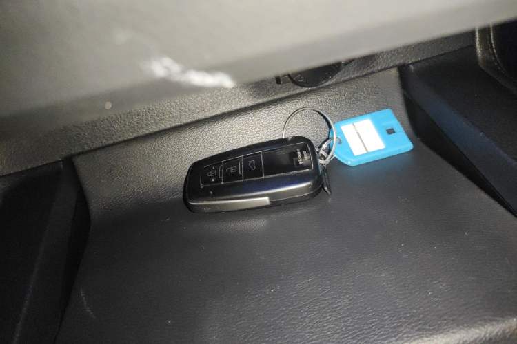 Used Toyota Avalon 2019 2.0L Luxury Edition China VI Standard Vehicle Key