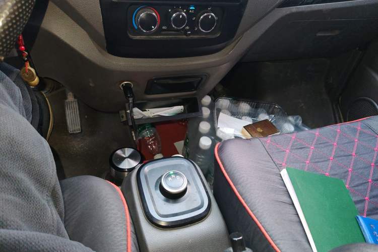 Used Dongfeng Yufeng EM26 2023 Standard Edition 41.472 kWh Henan Lithium Power Gear Lever