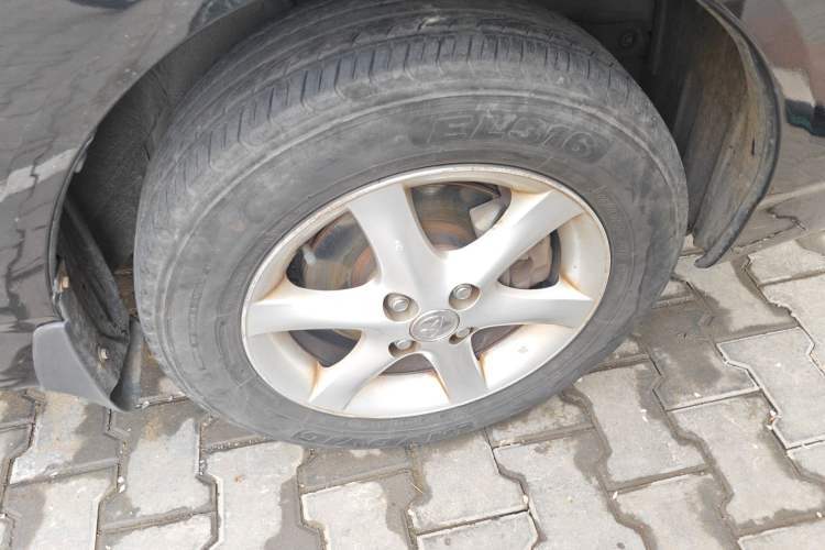 Used Toyota Corolla EX 2011 1.6L Automatic Luxury Edition Right Front Wheel Hub
