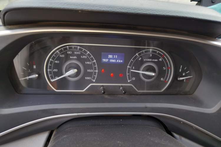 Used SAIC MAXUS Xintu V80 2021 2.0T Manual Classic Aoyuntong 127 PS Mid-axle Mid-roof 6/7/8/9-Seater
