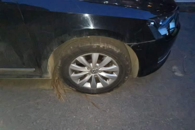 Used Volkswagen Passat 2014 1.8TSI DSG Prestige Edition Right Front Wheel Hub