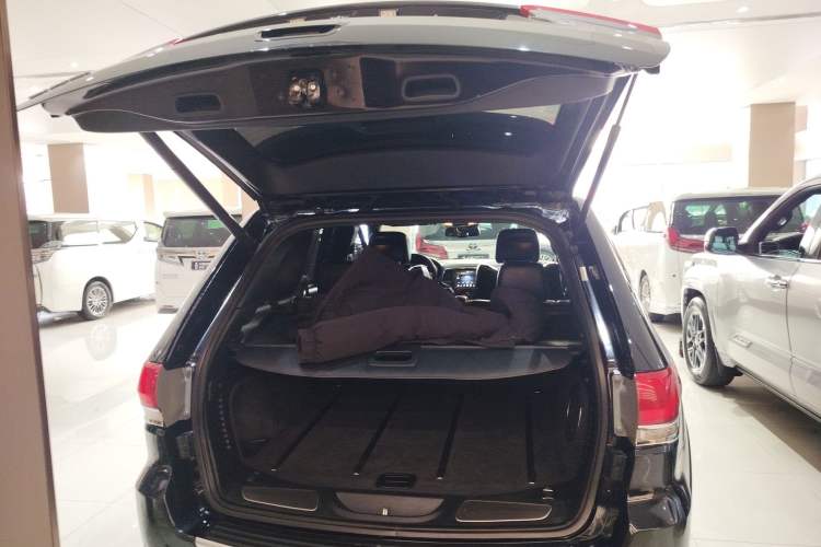 Used Jeep Grand Cherokee 2015 3.6L Luxury Navigation Edition
