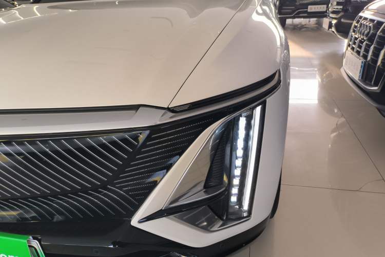 Used Cadillac LYRIQ 2022 Four-Wheel-Drive High-Performance Deluxe Edition Left Front Headlight
