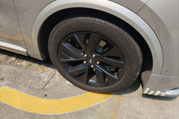 Used Li Auto L8 2023 Pro Model Right Front Wheel Hub