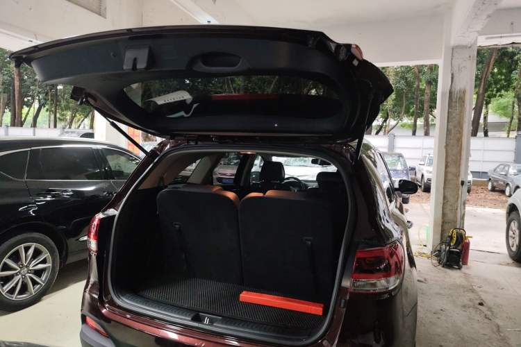 Used Kia Sorento 2015 Sorento L 2.4L Gasoline 4WD Elite Edition 7 Seats China V Emission Standard
