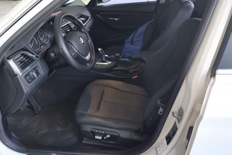 Used BMW 3 Series 2016 320Li Ambition Model
