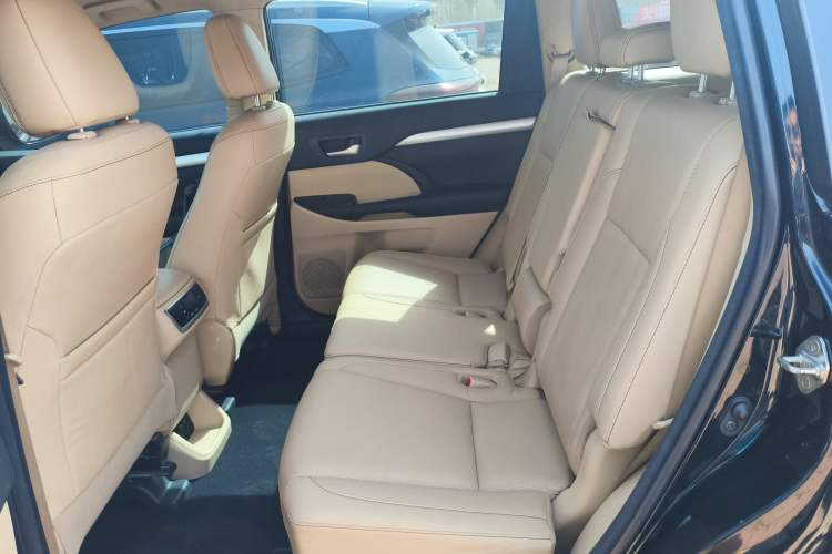 Used Toyota Highlander 2018 2.0T Two-Wheel Drive Elite Edition 5 Seats Emission Standard China V
