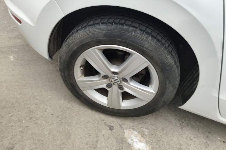 Used Volkswagen Golf Sportsvan 2016 1.6L Automatic Comfort Model Right Rear Wheel Hub