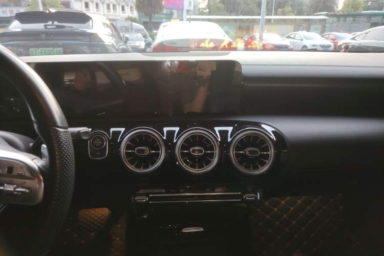 Used Mercedes-Benz A-Class 2022 Revised Version A 200 L Sport Sedan Fashionable Style
