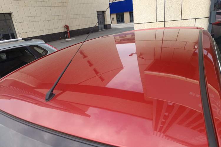 Used Venucia R50 2015 1.6L Manual Fashion Edition
