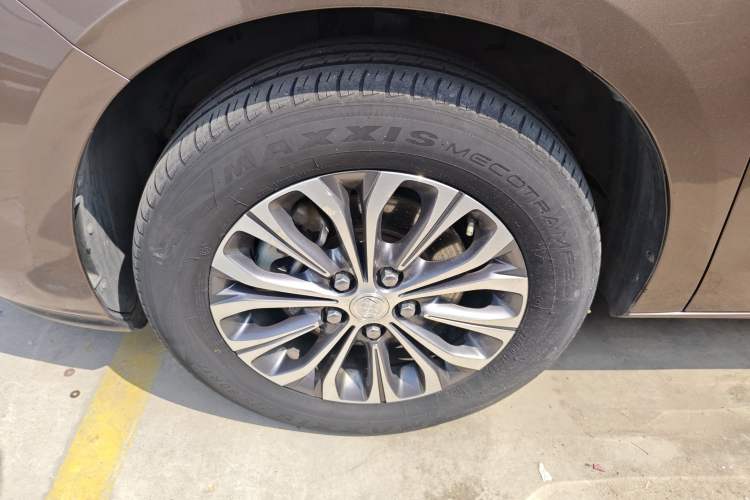 Used Buick GL8 2020 Land Cruiser Executive Class 652T Comfort Model
