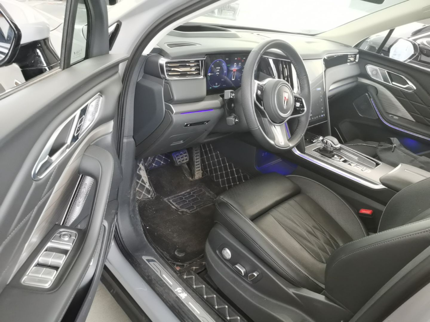 Hongqi HS7 PHEV 2024 2.0T PHEV Four-Wheel-Drive Flagship Edition 6 Seats — снимка 18