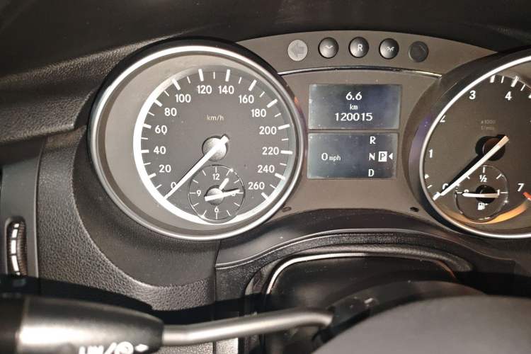 Used Mercedes-Benz R-Class 2015 R 320 4MATIC Luxury Model Instrument Cluster