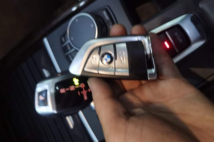 Used BMW X5 2018 xDrive28i Interior 1