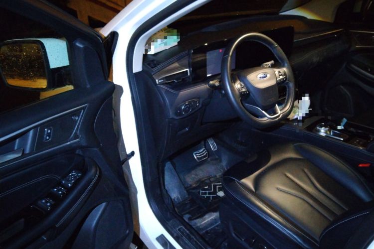 Used Ford Edge 2021 PLUS EcoBoost 245 Two-Wheel-Drive Titanium 7-Seater
