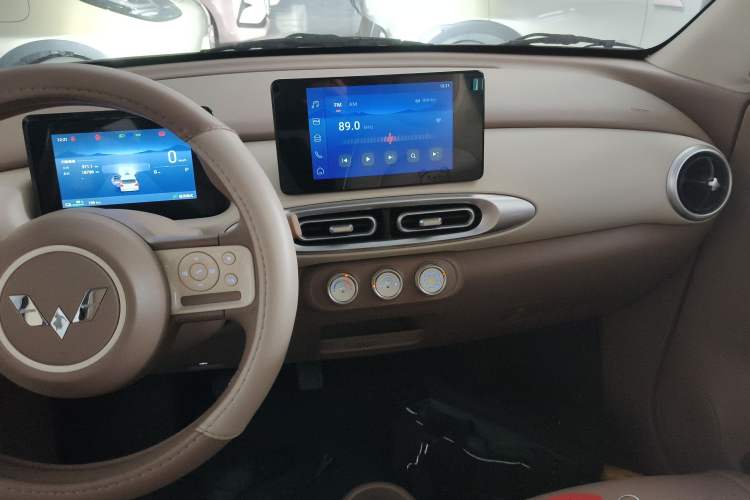 Used Wuling Hongguang MINIEV 2025 Four-Door Version Zhenxiang+ Edition Audio And AC Panel