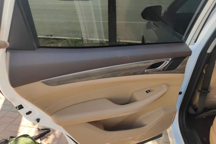 Used Landian E5 2024 Honor Edition 100KM Deluxe 7-Seater
