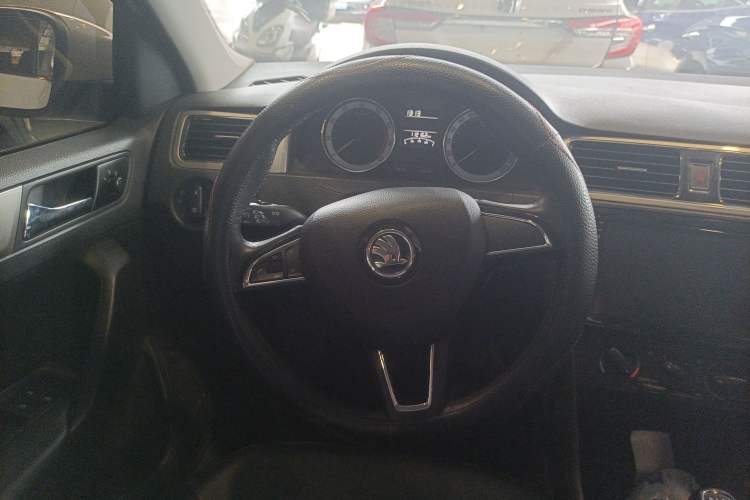Used Skoda Rapid 2019 1.5L Manual Comfort Edition China VI Standard Steering Wheel