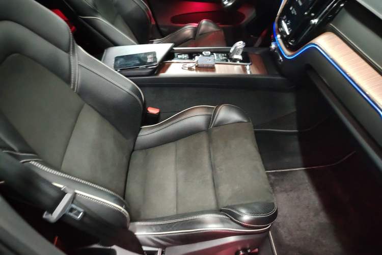 Used Volvo XC60 New Energy 2019 T8 E-Drive Hybrid Intelligent Luxury Sport Edition China V Standard