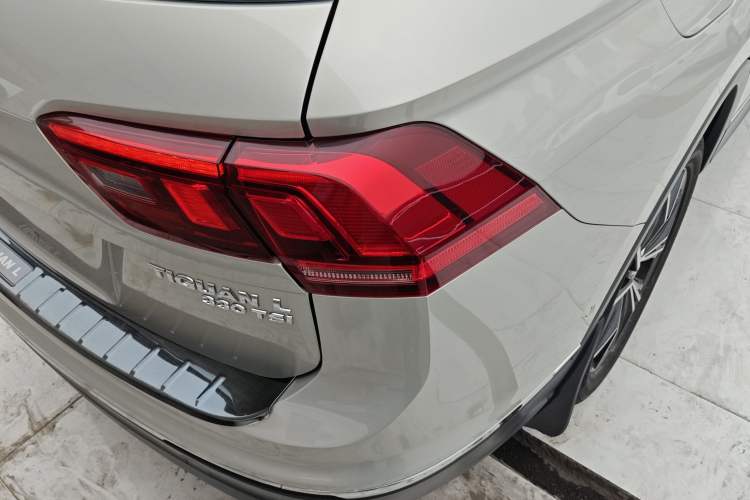 Used Volkswagen Tiguan L 2019 Revised 330TSI Automatic Two-Wheel Drive Smart & Luxury Edition China VI Standard
