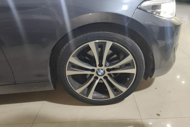 Used BMW 2 Series 2019 225i Sport Design Package Right Front Wheel Hub