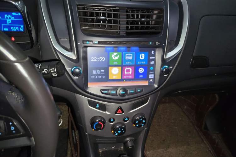 Used Chevrolet Trax 2014 1.4T Automatic Two-Wheel Drive Luxury Model Audio And AC Panel