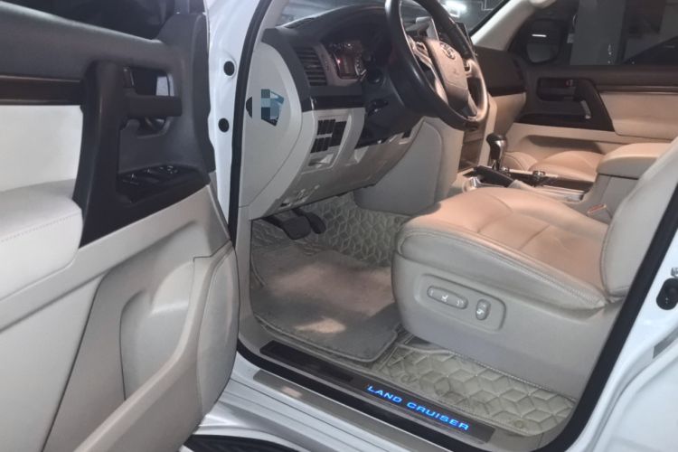 Used Toyota Land Cruiser 
