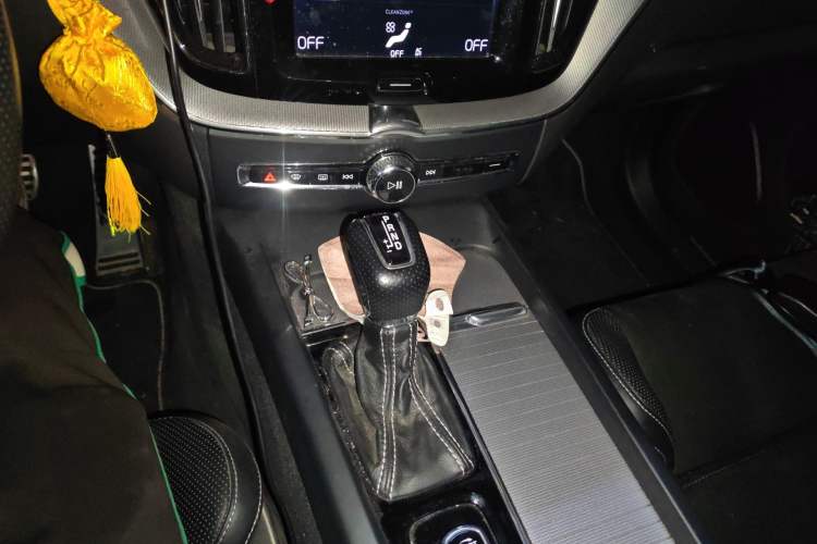 Used Volvo XC60 2019 T5 4x4 Zhiyuan Sport Edition China V Standard Gear Lever