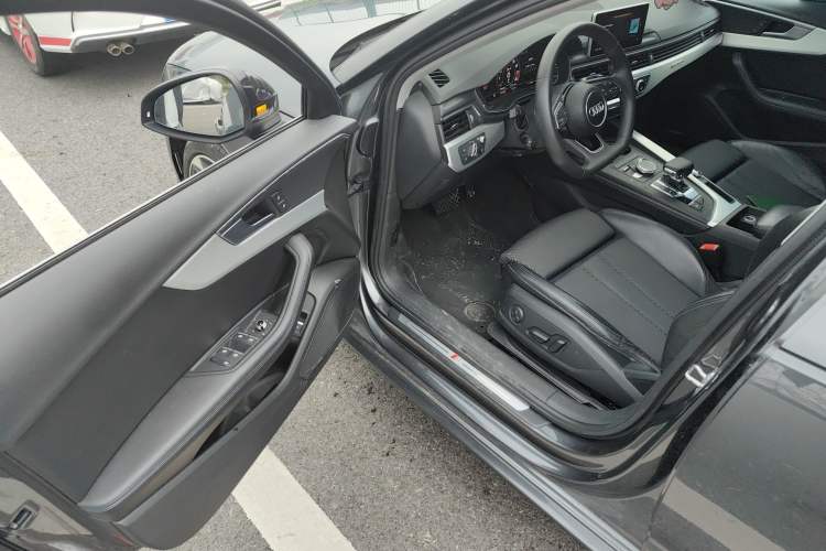 Used Audi A4L 2018 30th Anniversary Edition 45 TFSI quattro Sport model
