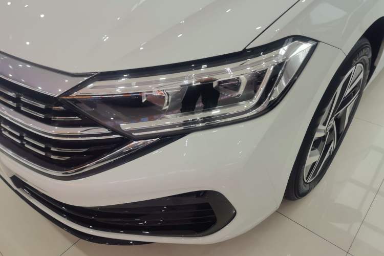 Used Volkswagen Sagitar 2023 300TSI DSG Excellence Edition Left Front Headlight