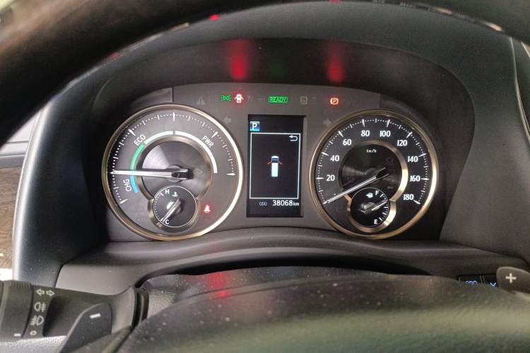 Used Toyota Alphard 2023 Dual-Motor 2.5L Premium Golden Edition
