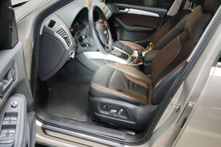 Used Audi Q5 2017 Plus 40 TFSI Technology Model Driver Seat