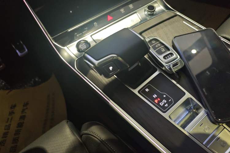 Used Audi A6L 2026 45 TFSI quattro Prestige Dynamic Edition + Premium Package Gear Lever